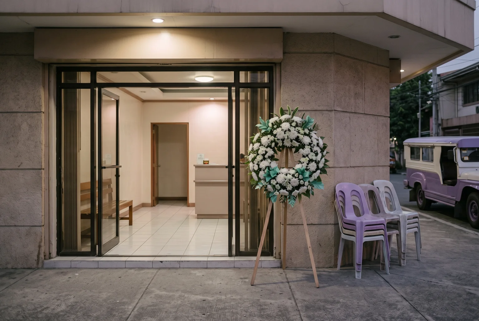 Before anything else, this is what the moment actually looks like: a wreath, a doorway, and a family trying to get through the day.